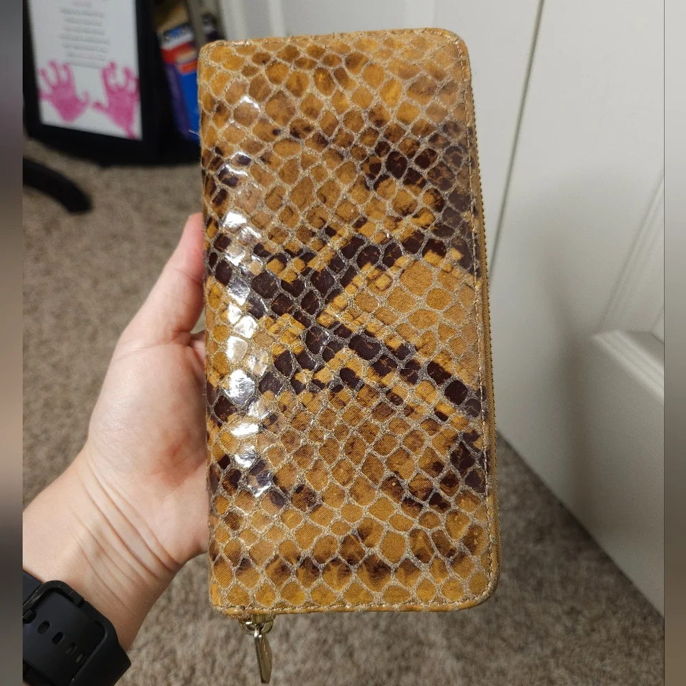 EUC Michael Kors Snakeskin Embossed Zipper Wallet